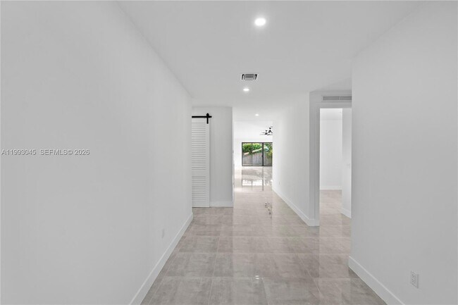 Foto del edificio - 8570 SW 198th St