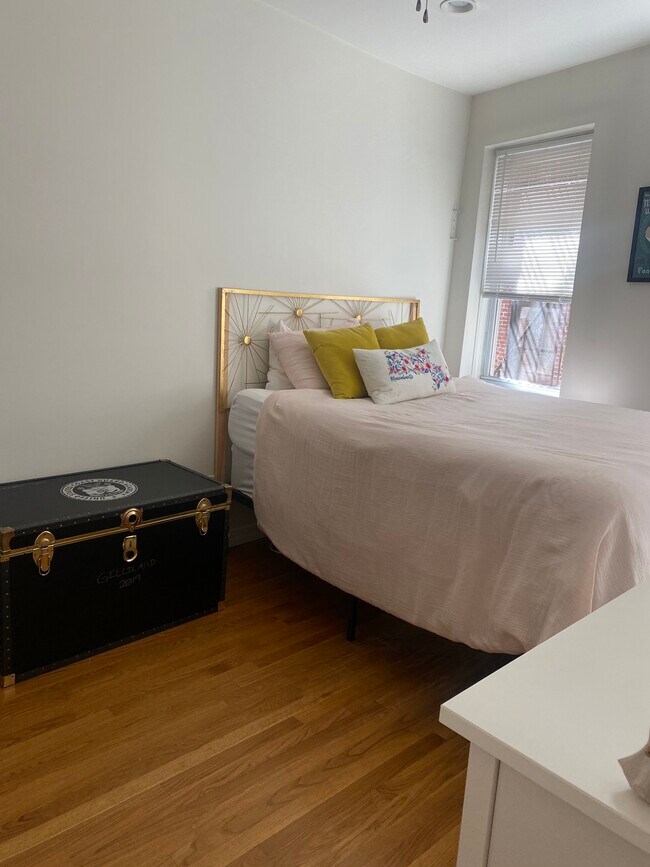 Building Photo - 136 Prince St