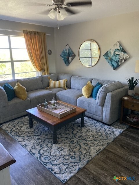 Foto del edificio - 1307 Sherry Ln