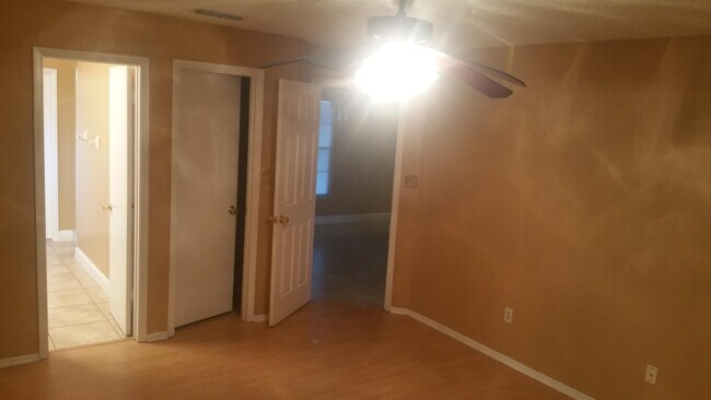 Building Photo - 2339 Bay Leaf Dr