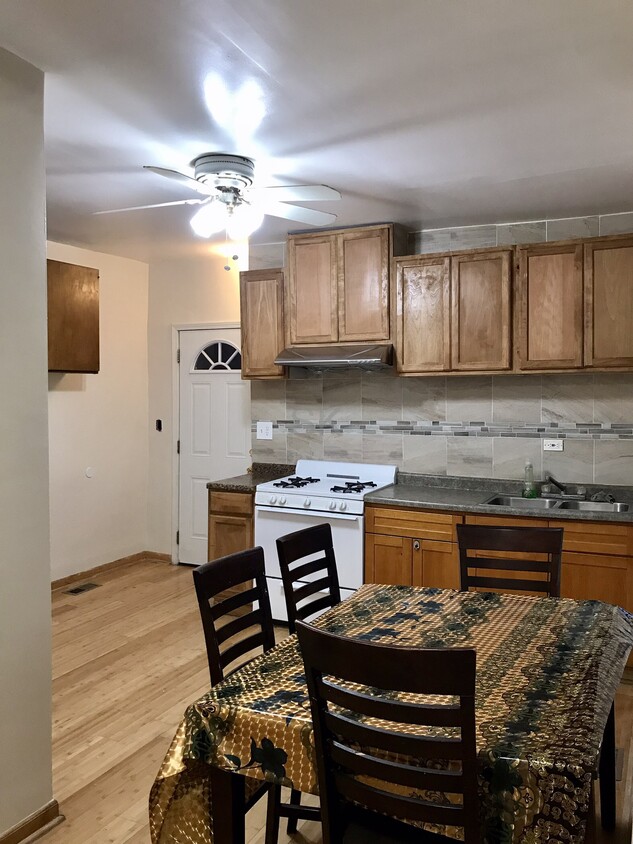 Kitchen - 2721 S Crowell St