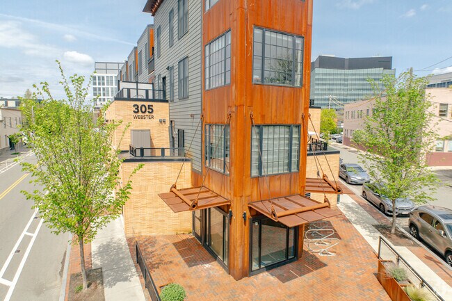 Building Photo - Iman Crossing