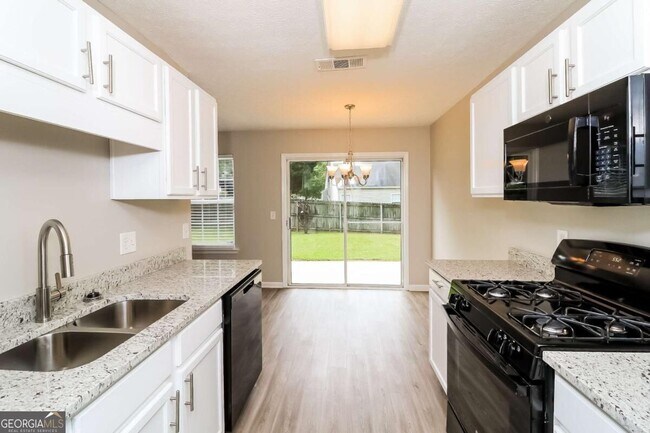 Foto del edificio - 127 Silver Fox Trail