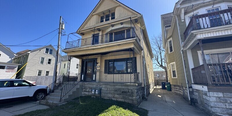 Primary Photo - 225 Stevenson St, Upper
