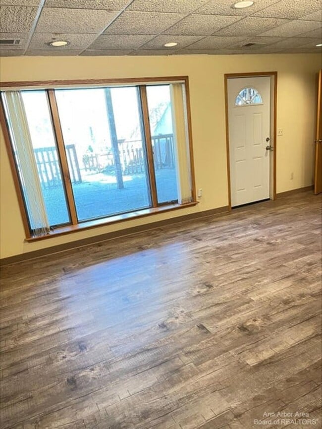 Photo - 116 W McKay St Apartment