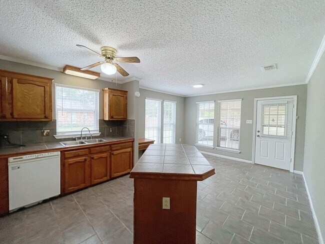 Building Photo - 3 Bedroom House in Ascension Parish