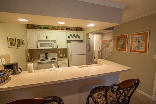 Building Photo - LAKE VIEWS and Completely Furnished