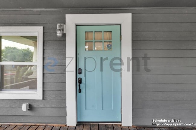 Foto del edificio - 3002 N Highland Ave