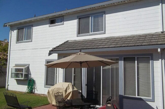 Building Photo - 1185 Wellington Ct