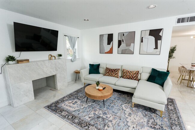 Foto del edificio - 1629 Bonnie Brae St