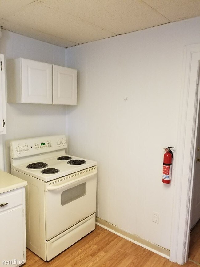 Building Photo - 4 br, 1 bath House - 715 Pearl St