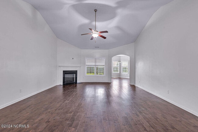 Building Photo - 402 Derrick Dr