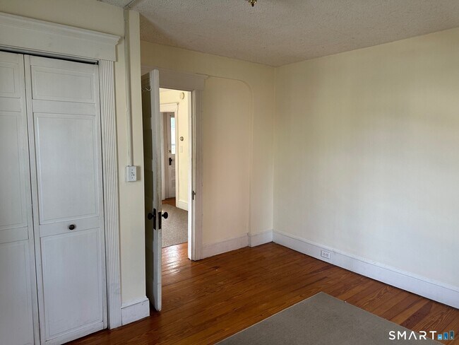 Foto del edificio - 22 Donahue Pl