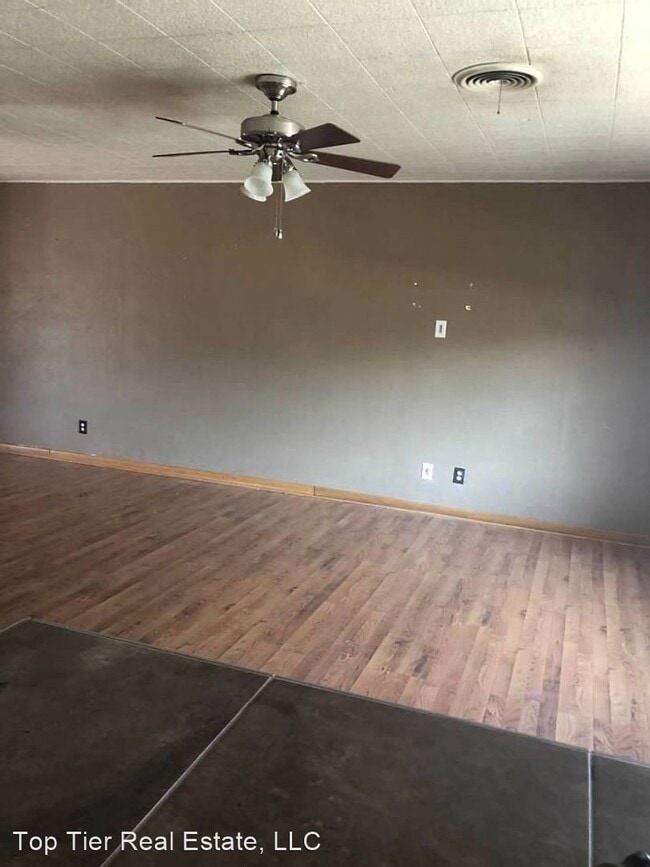 Building Photo - 3 br, 2.5 bath House - 905 Sylvia