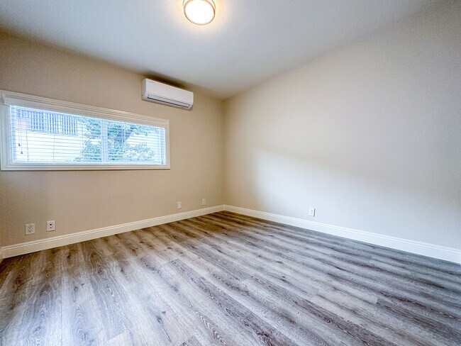 Foto del edificio - 6446 Lexington