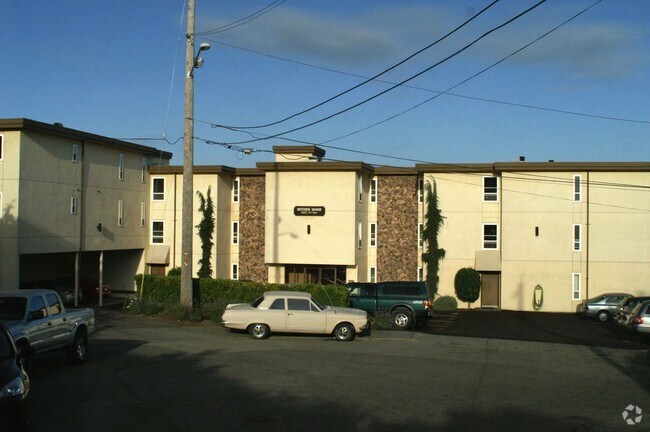 Building Photo - Back Nine Apartments