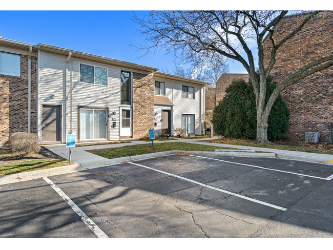 El edificio de apartamentos | Apartments para alquiler en Woodridge, Illinois, | The Townhomes at Highcrest - The Townhomes at Highcrest