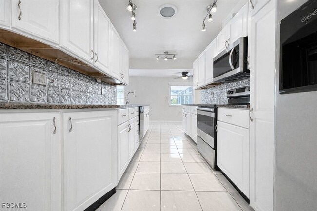 Building Photo - 1010 SE 43rd Terrace