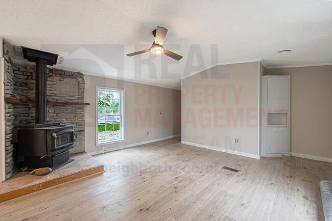 Building Photo - 5066 Newton Falls Rd
