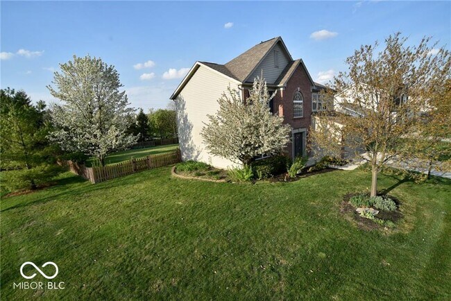 Foto del edificio - 5742 Cantigny Way N