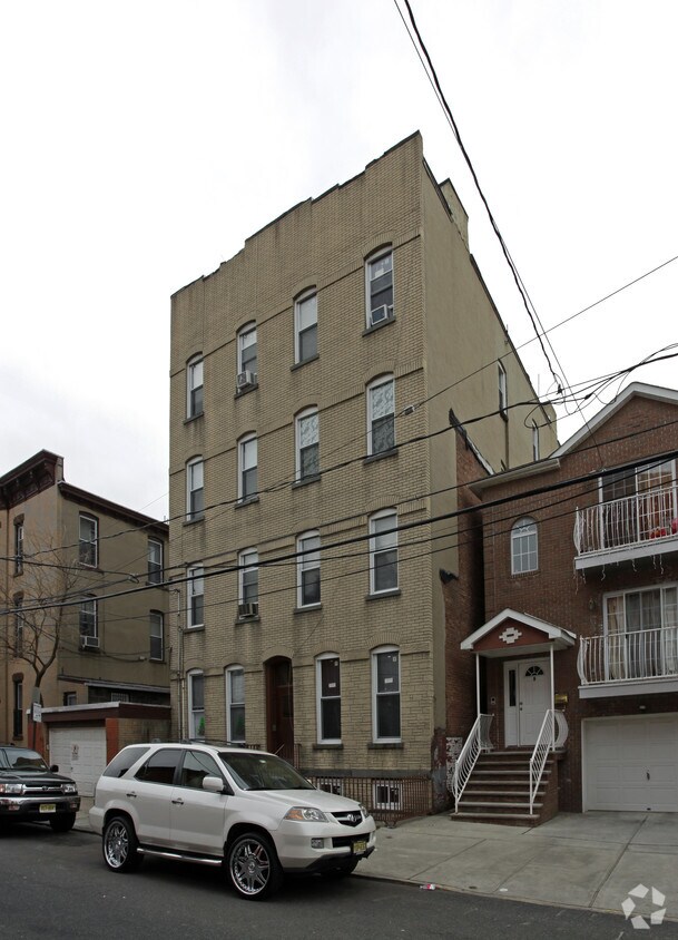 Primary Photo - 7 St Pauls Ave