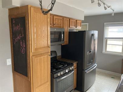 Foto del edificio - Minnetonka Home: 3-Bedroom Retreat with Finished Basement & Hardwood Floors 9/1