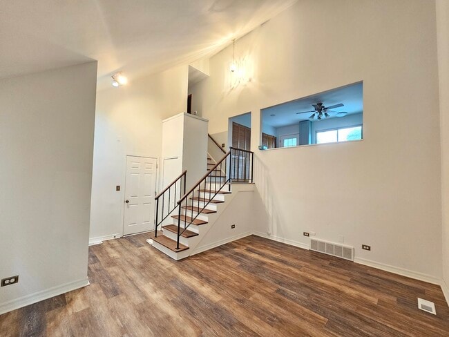 Building Photo - 571 White Birch Rd