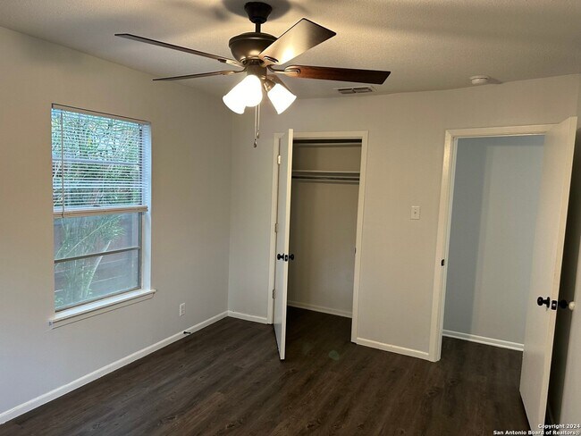 Foto del edificio - 7211 Westglade Dr