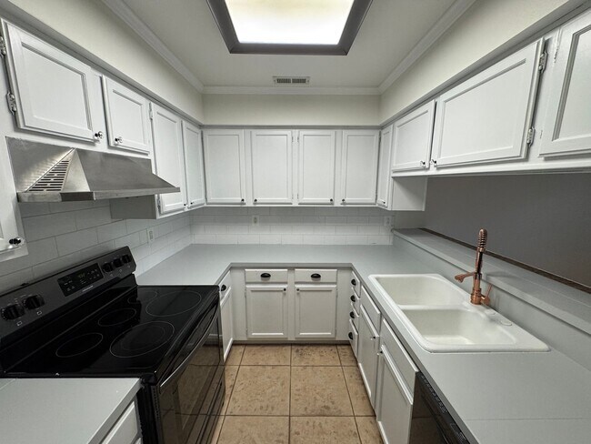 Foto del edificio - 133 Cedar Hollow St