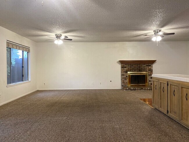 Building Photo - Available now! 3-bdrm./2-bath home with sp...