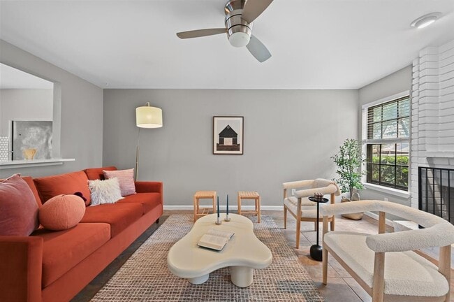 Foto del edificio - 8400 Jamestown Dr