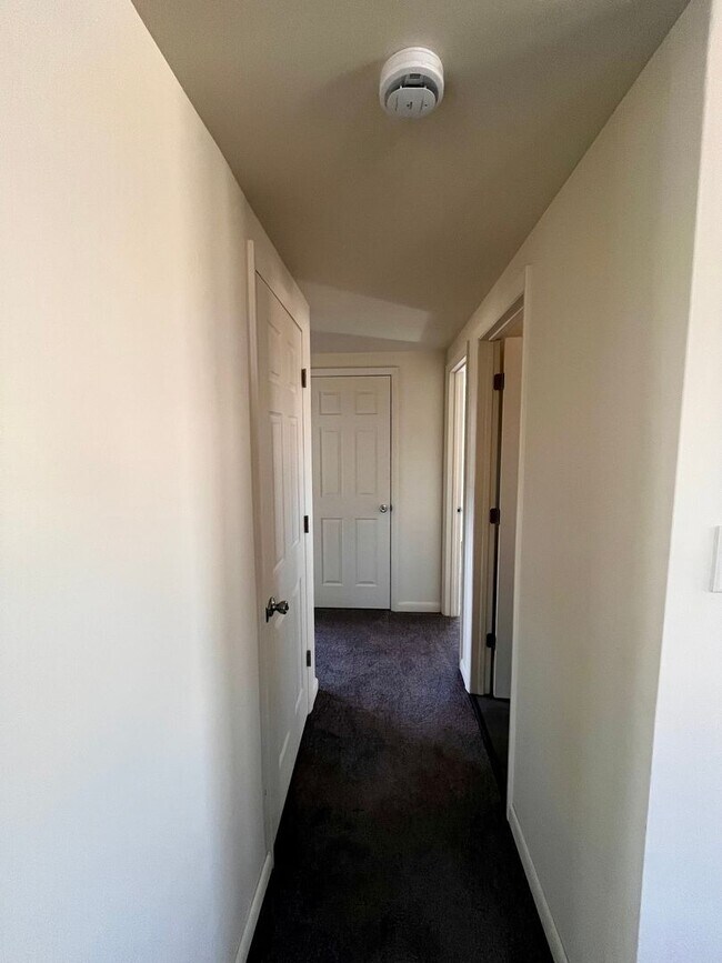 Foto del edificio - 4 Bed Single Family Home Available Now!