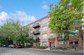 Building Photo - 1740 N Maplewood Ave