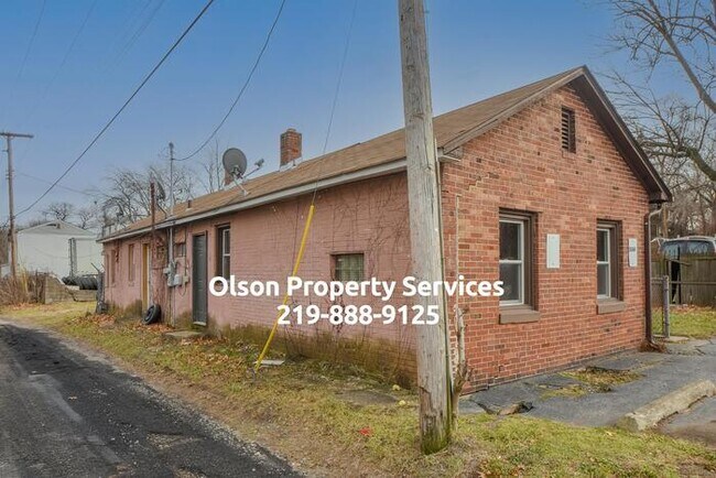 Building Photo - 3044 W Ridge Rd