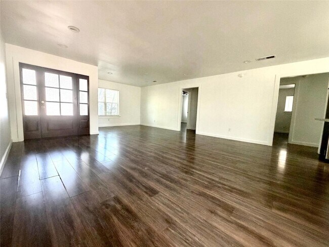 Foto del edificio - 1603 E 12th St