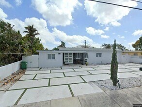 Building Photo - 2925 SW 107th Ave