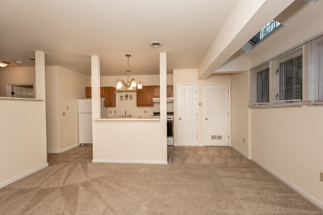 Building Photo - 246-254 E University Ave