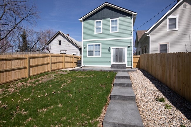 Building Photo - 219 E Morris St