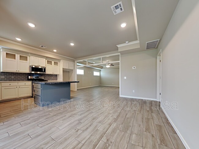 Foto del edificio - 27623 E 109th St S