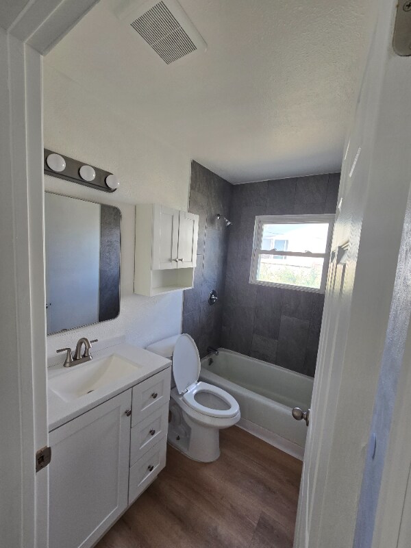 Foto del edificio - 6631 Julian St