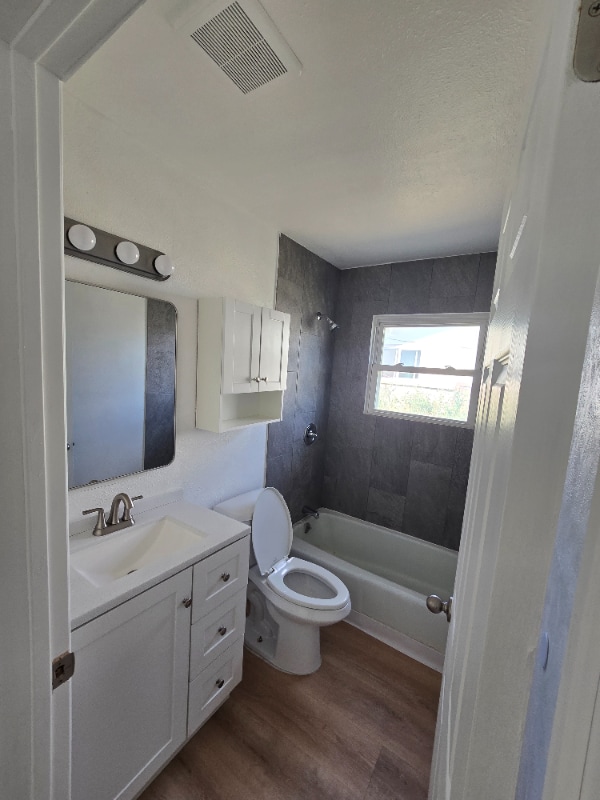 Building Photo - 6631 Julian St