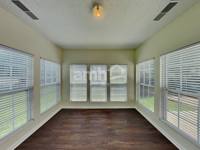 Foto del edificio - 4227 Owls Perch Dr