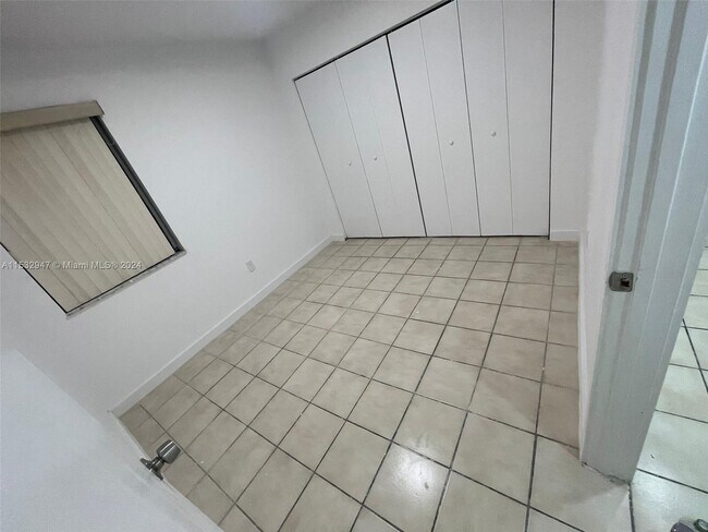 Building Photo - 570 NW 114th Ave