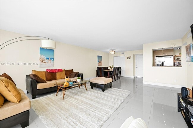 Foto del edificio - 100 Bayview Dr