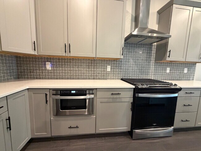 Building Photo - Modern Luxury Living with a Chef's Kitchen, Bonus Room & Home Office!