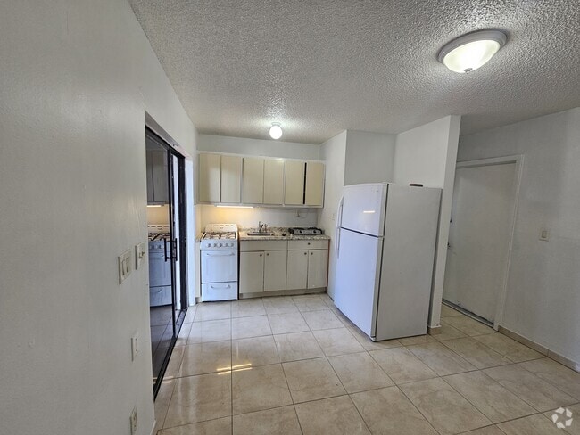 Building Photo - 326 SW 62nd Ave