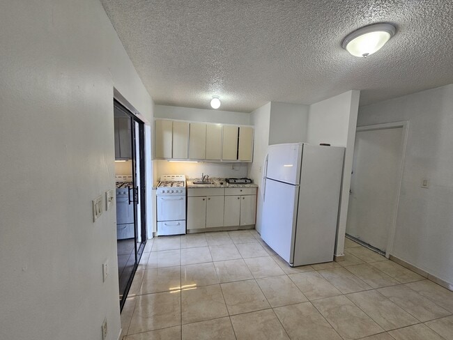 Building Photo - 326 SW 62nd Ave