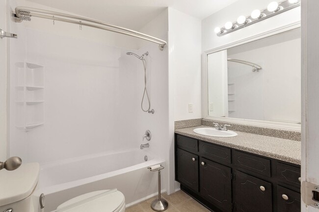 Spacious 3bd/2ba w/ 2 Car Garage and Large... - Spacious 3bd/2ba w/ 2 Car Garage and Large... House