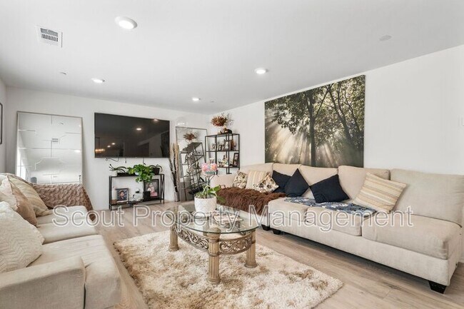 Building Photo - 5621 Orange Grove Ave