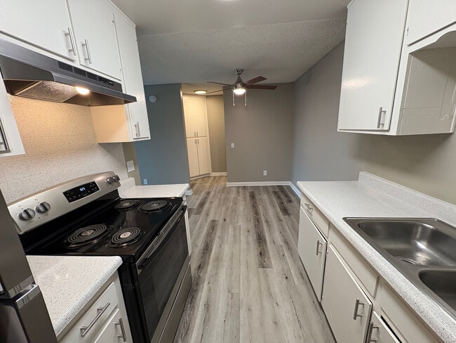 Foto del edificio - Pinewood Apartments